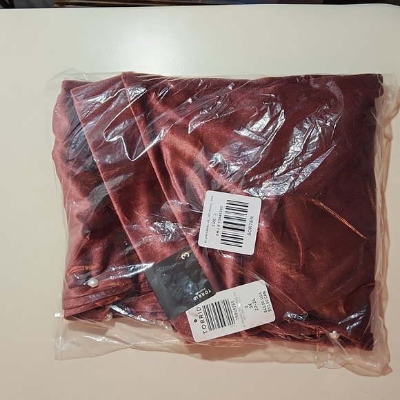 ❤️NWT VINTAGE TORRID LEGGING - VELVET PURPLE WITH PEARL BUTTONS - PLUS SIZE - Picture 4 of 11